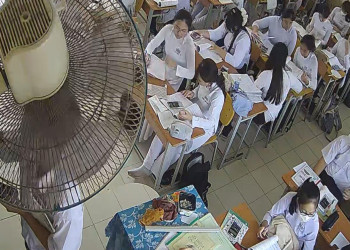 I wish I was her classmate 3