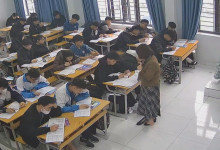 The teacher dangling shoeplay and dipping many times during class 1