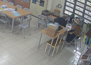 Let's watch the teacher dipping shoeplay in her office 60