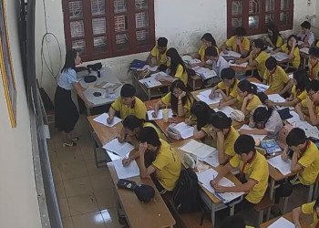 The pretty teacher remove heels and relax her tired feet 2