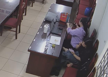 The teacher dangling and shoeplay after class in her office 55