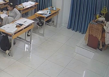 I wish she in nylon next time 42