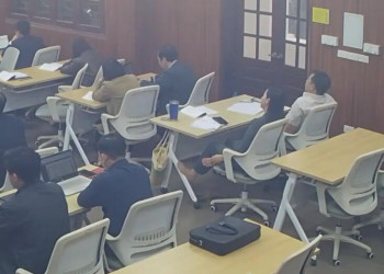 I wish she in nylon next time 49