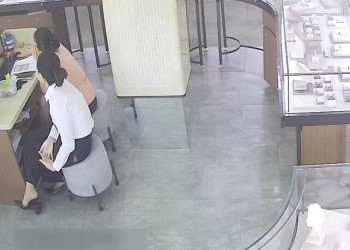 The new jewelry store hostess dangling show today