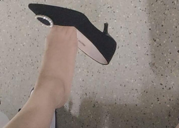 The lady dangling shoeplay when waiting for a call at the hospital 5