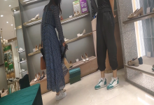 The hot girl buying shoes in the shoe store 9