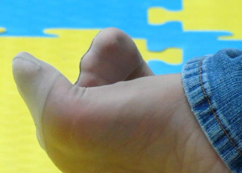 The beautiful girl took off her high heels and relaxed her feet 2