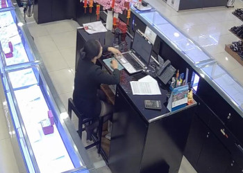 The jewelry store hostess in black nylon show us her cute feet! 294