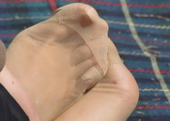 The lady took off her high heels and relaxed her feet 7