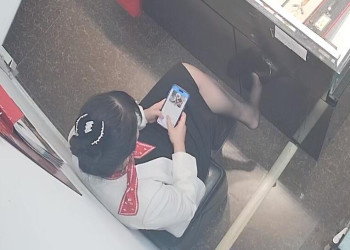 The jewelry store hostess manager show us her cute feet 26