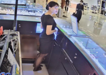 The jewelry store hostess in black nylon show us her cute feet! 299