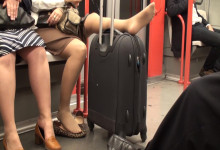 Let's taste the hot lady's nylon sole on the subway