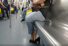 The girl great dipping shoeplay on the subway 4