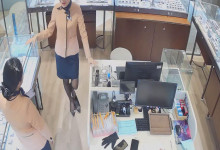 The jewelry store hostess in black nylon dipping shoeplay 5