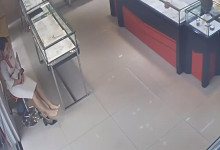 They dangling shoeplay at same time 5