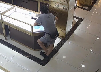 The new jewelry store hostess dipping shoeplay 4