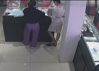 The jewelry store girls in black nylon dipping shoeplay daily show 18