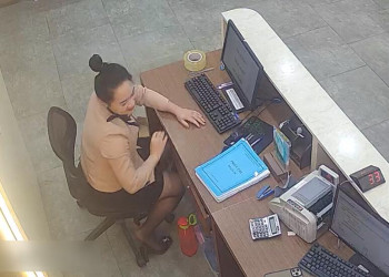 The jewelry store hostess in black nylon gave us a shoeplay lesson 18