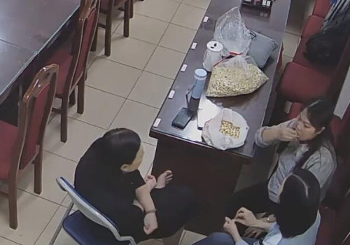 The teacher dangling and shoeplay after class in her office 55