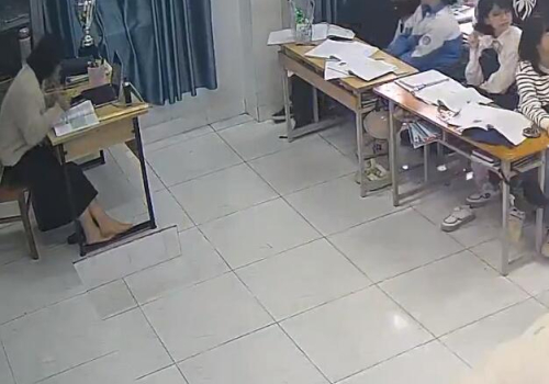 I wish she in nylon next time 39