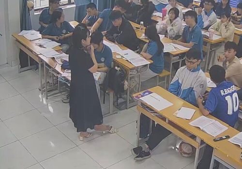 I wish she in nylon next time 40