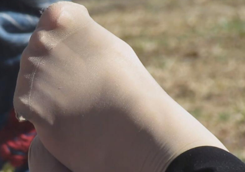 The beautiful girl took off her high heels and relaxed her feet 5