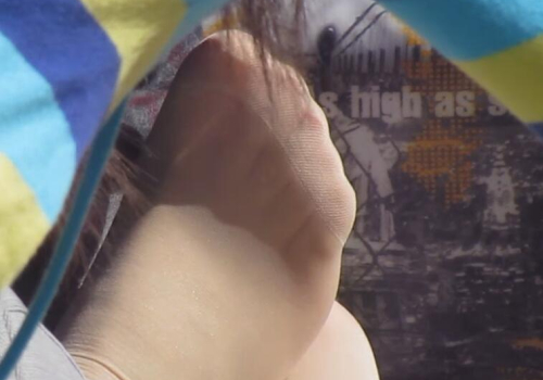 The beautiful girl took off her high heels and relaxed her feet 6