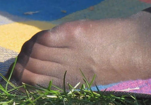 The beautiful girl took off her high heels and relaxed her feet 10