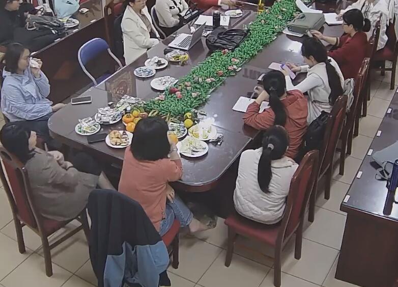 The teacher dipping and shoeplay after class in her office 18