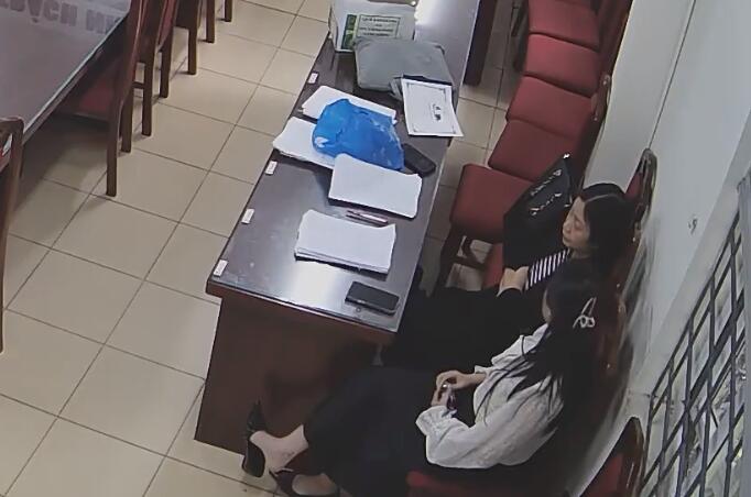 The teacher dipping and shoeplay after class in her office 19