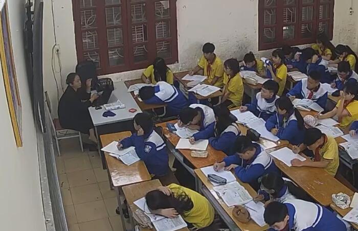 I am not sure if she is in nylon 8