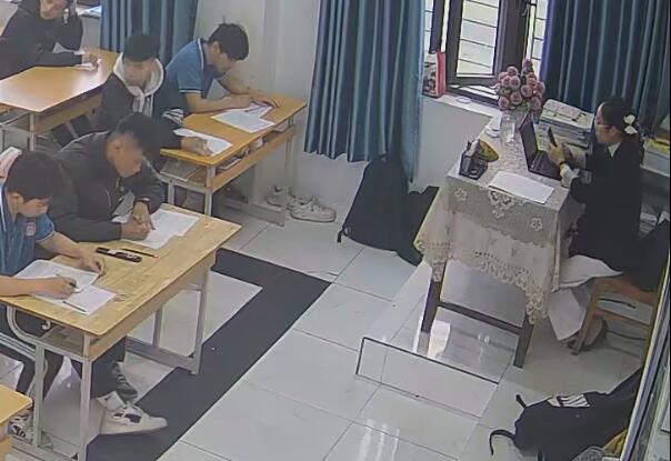 She didn't shoeplay much during this lesson