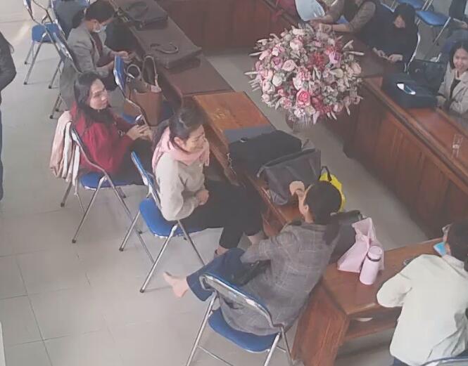 The teacher dipping and shoeplay after class in her office 26