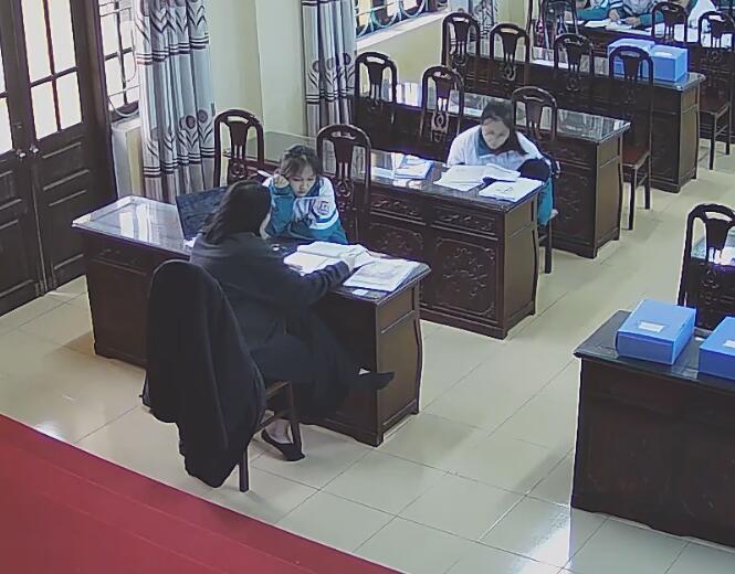 Let's watch the teacher dipping shoeplay from her back 7