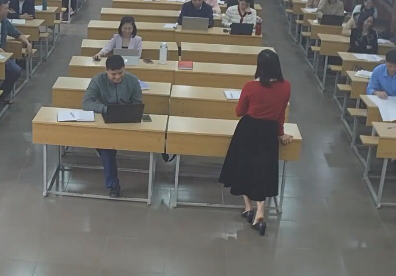 We finally catch the teacher dangling shoeplay