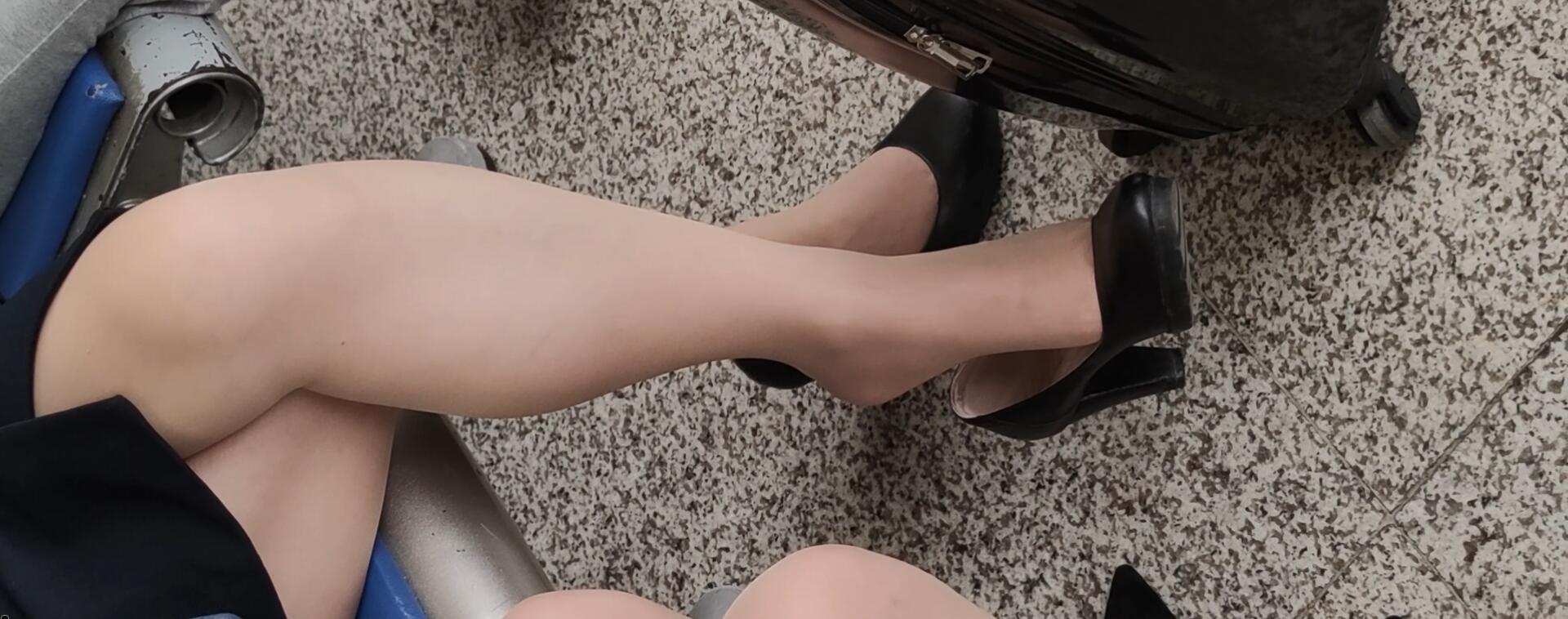 Lady dangling shoeplay when waiting for a train 42