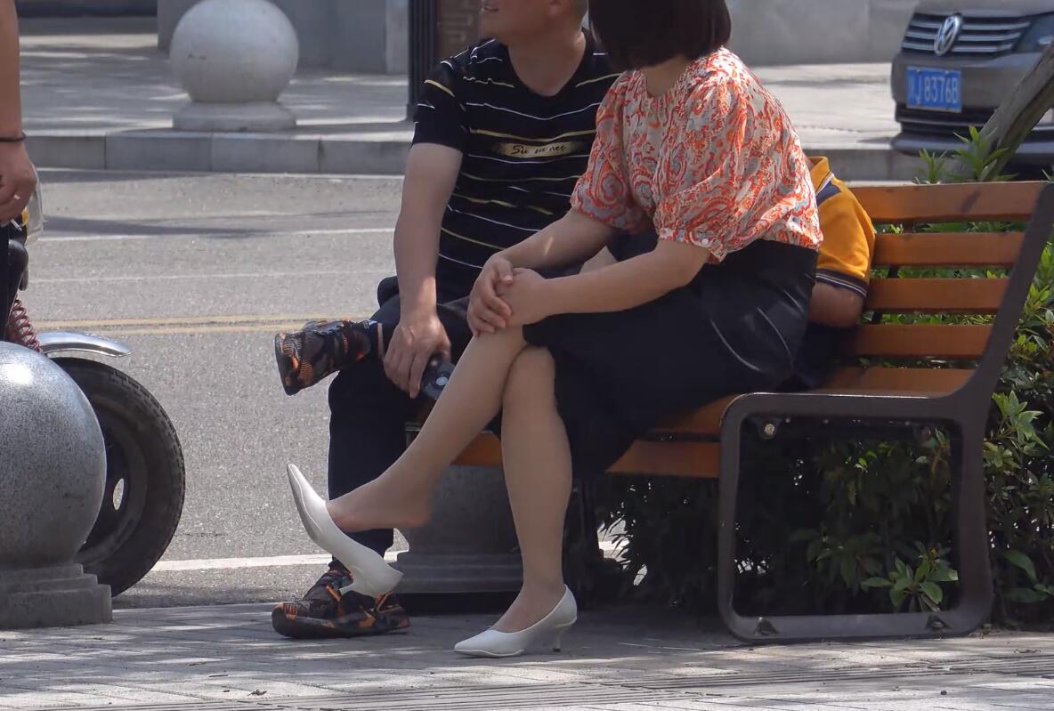 The lady dangling shoeplay when have a rest on the chair