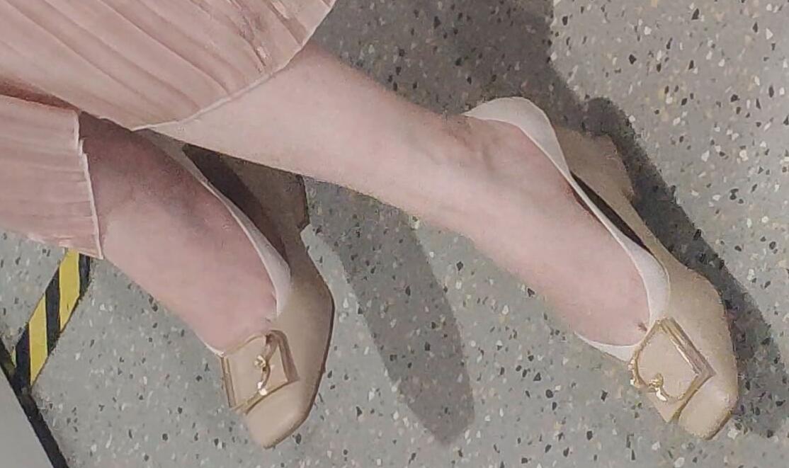 The dangling shoeplay text book