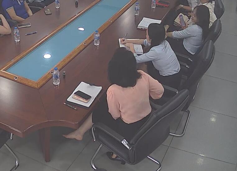 The team leader is making a report 2!