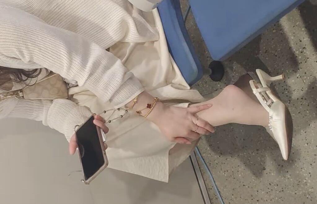 The lady in white heels dangling shoeplay when waiting for a call 7