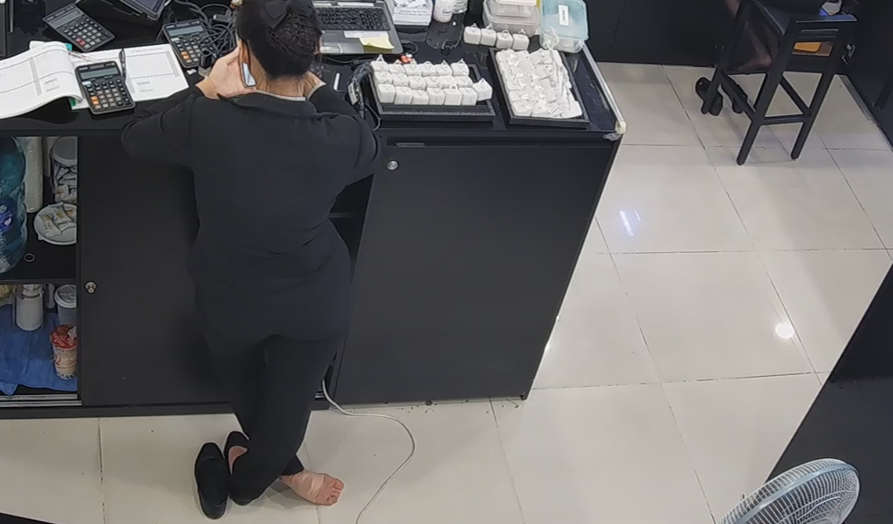 The jewelry store hostess show us her cute feet!41