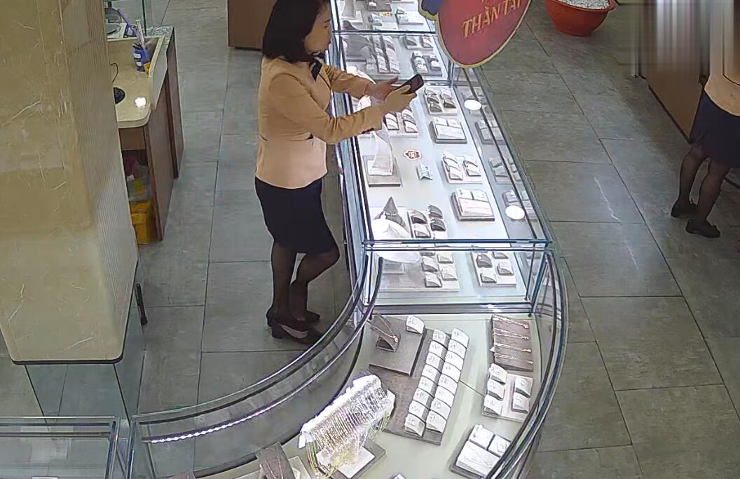 The new jewelry store dangling shoeplay queen is here 3