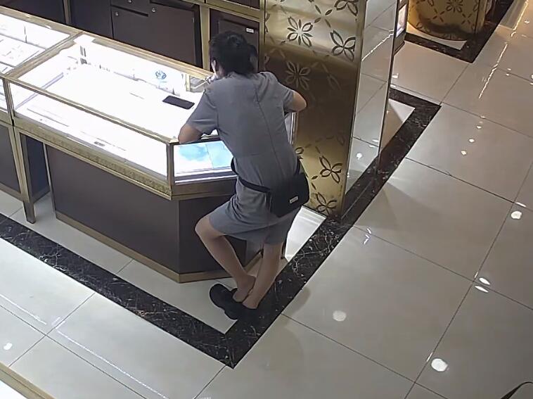 The new jewelry store hostess dipping shoeplay 4