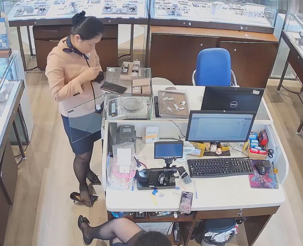 I prefer the black nylon shoeplay 5