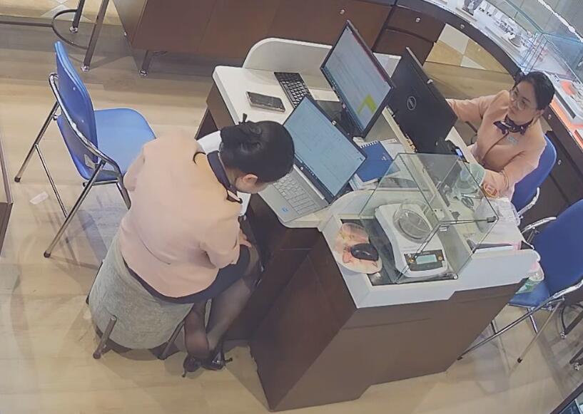 I prefer the black nylon shoeplay 9